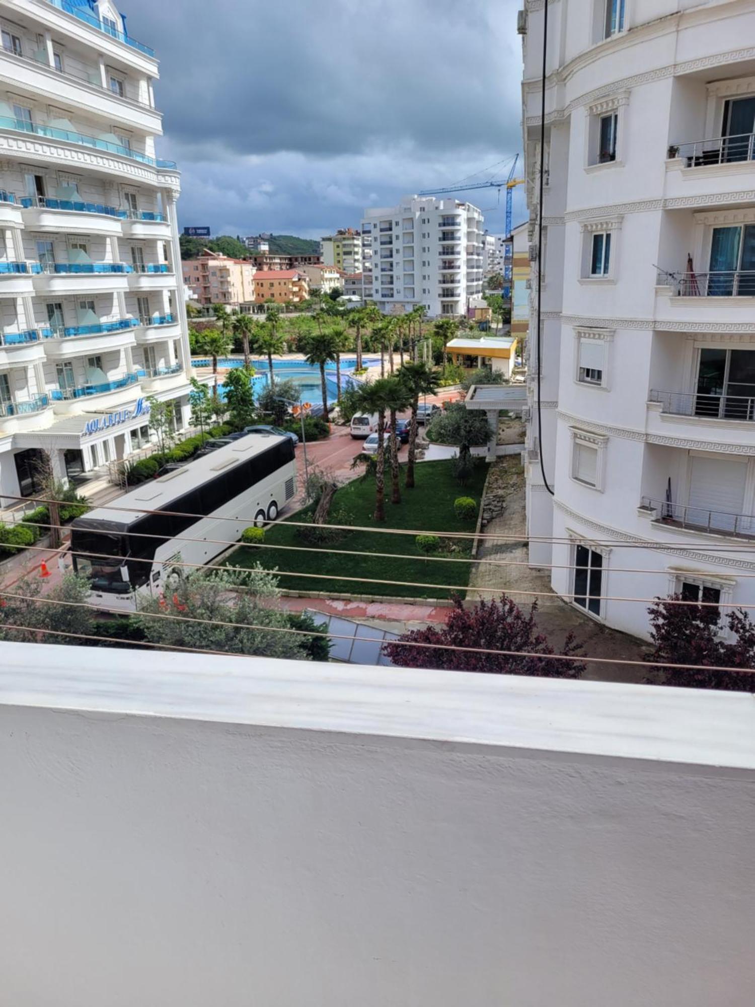 Orange Apartment *